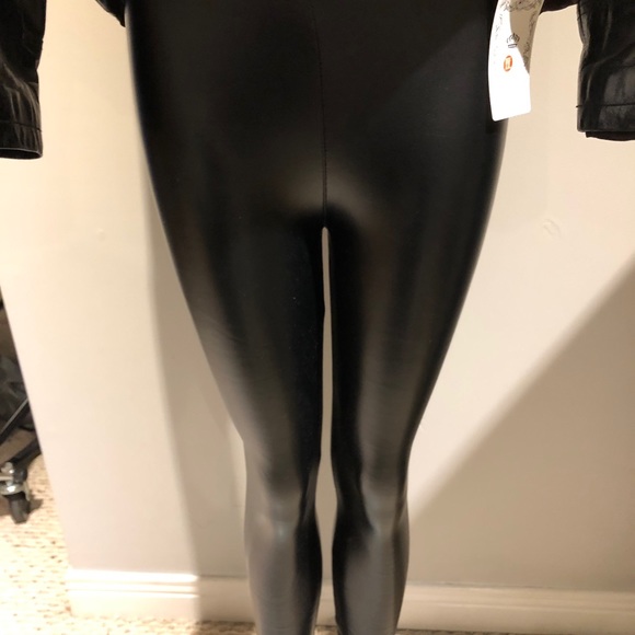 Ladies faux leather leggings - Picture 1 of 1
